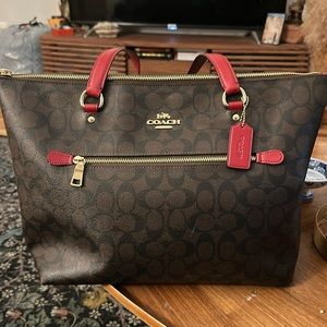 COACH Gallery Tote In Signature Canvas